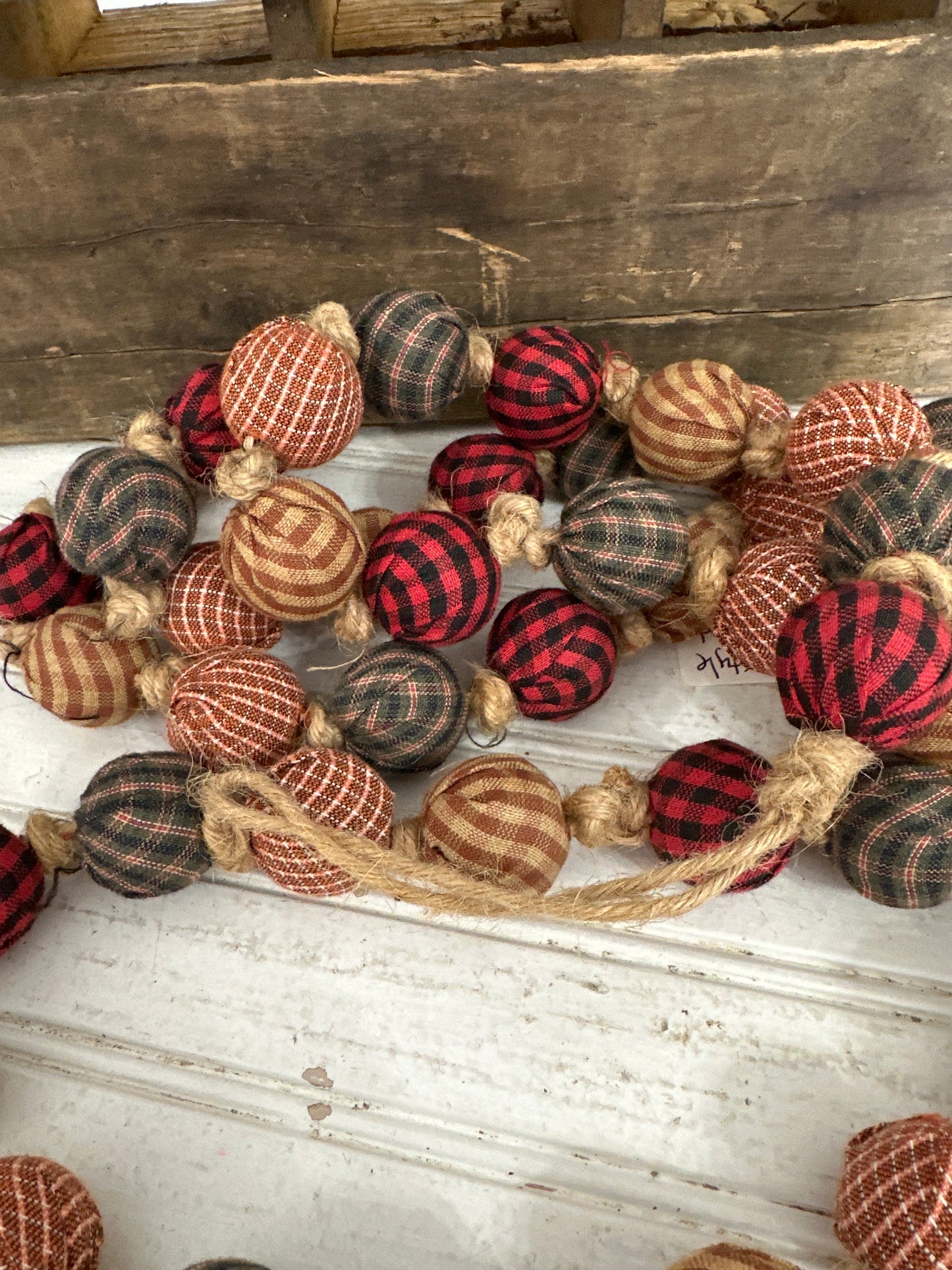 Primitive style garland