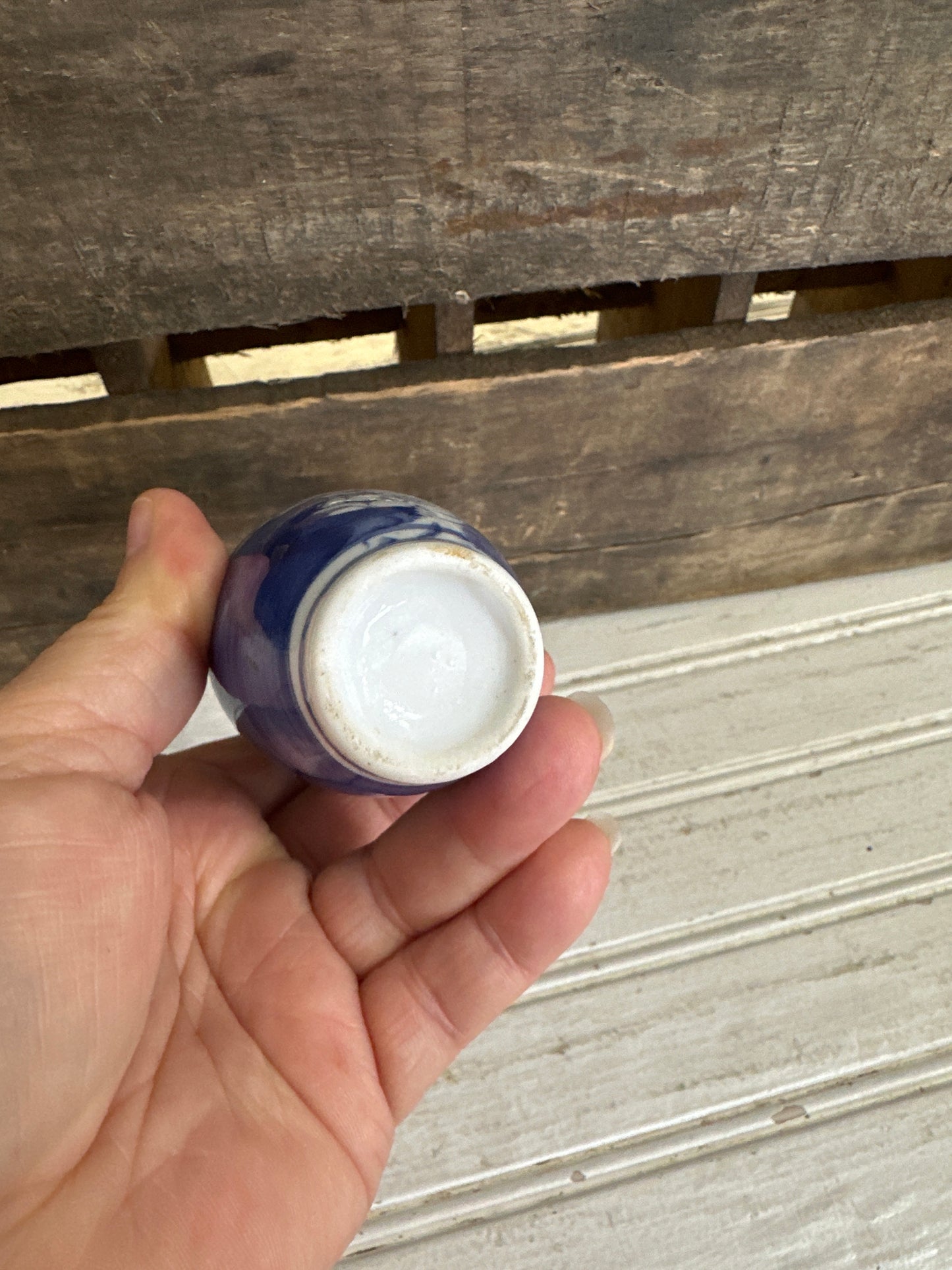 Blue & white mini vase