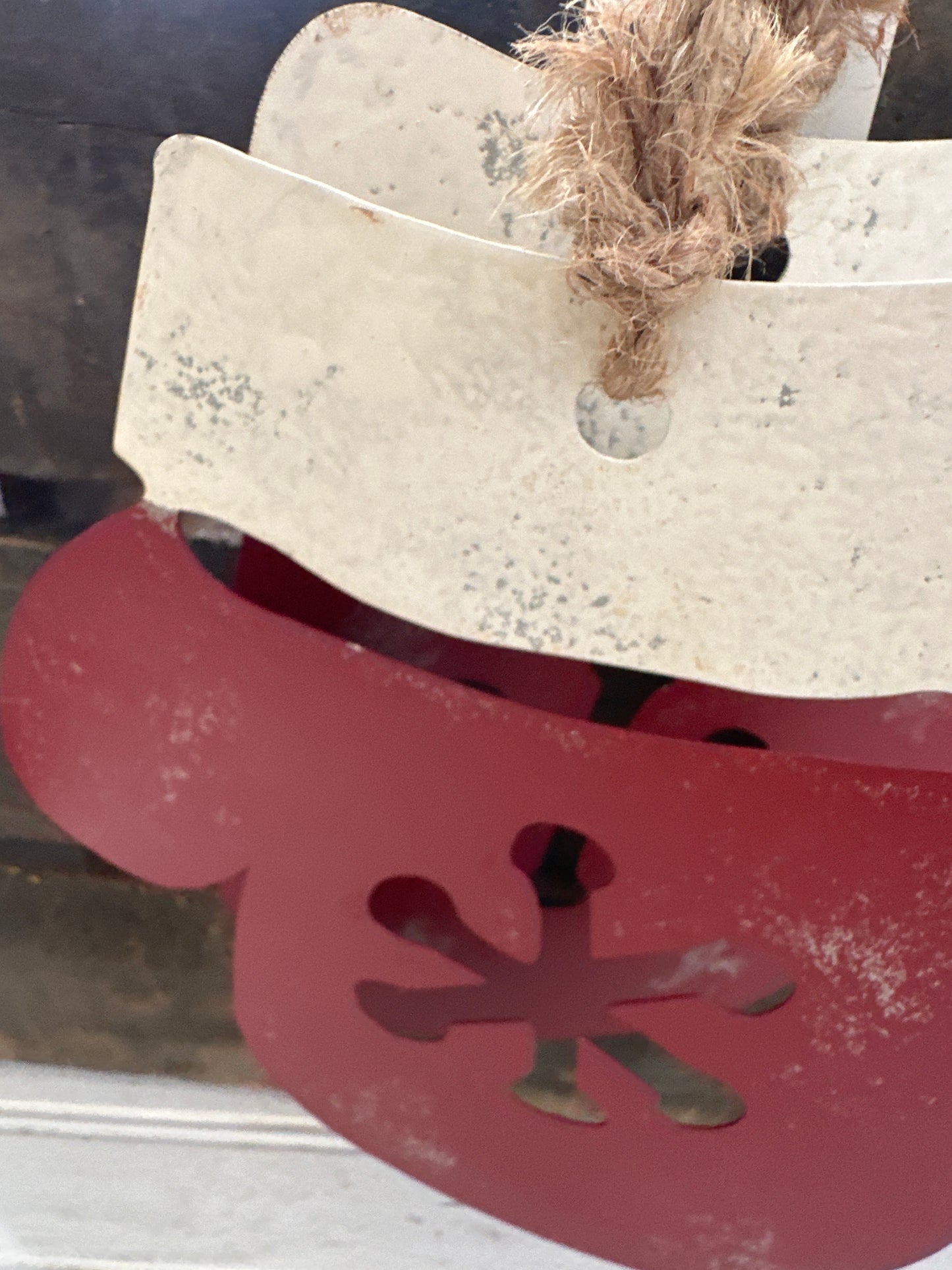 Metal mittens hanging decor