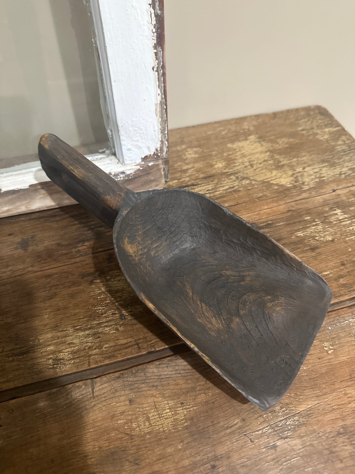 Large scoop with handle