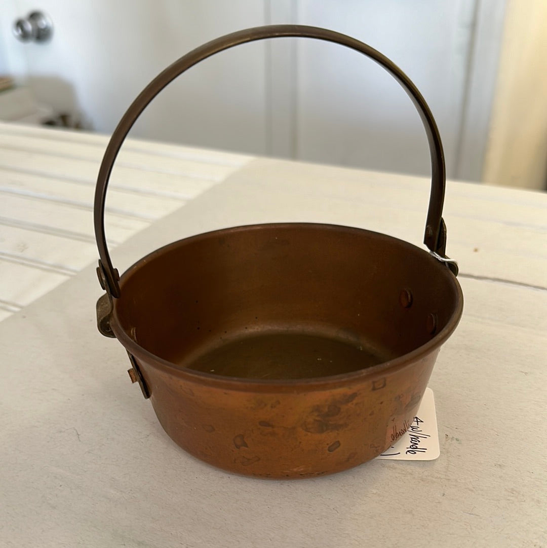 Copper pot with handle