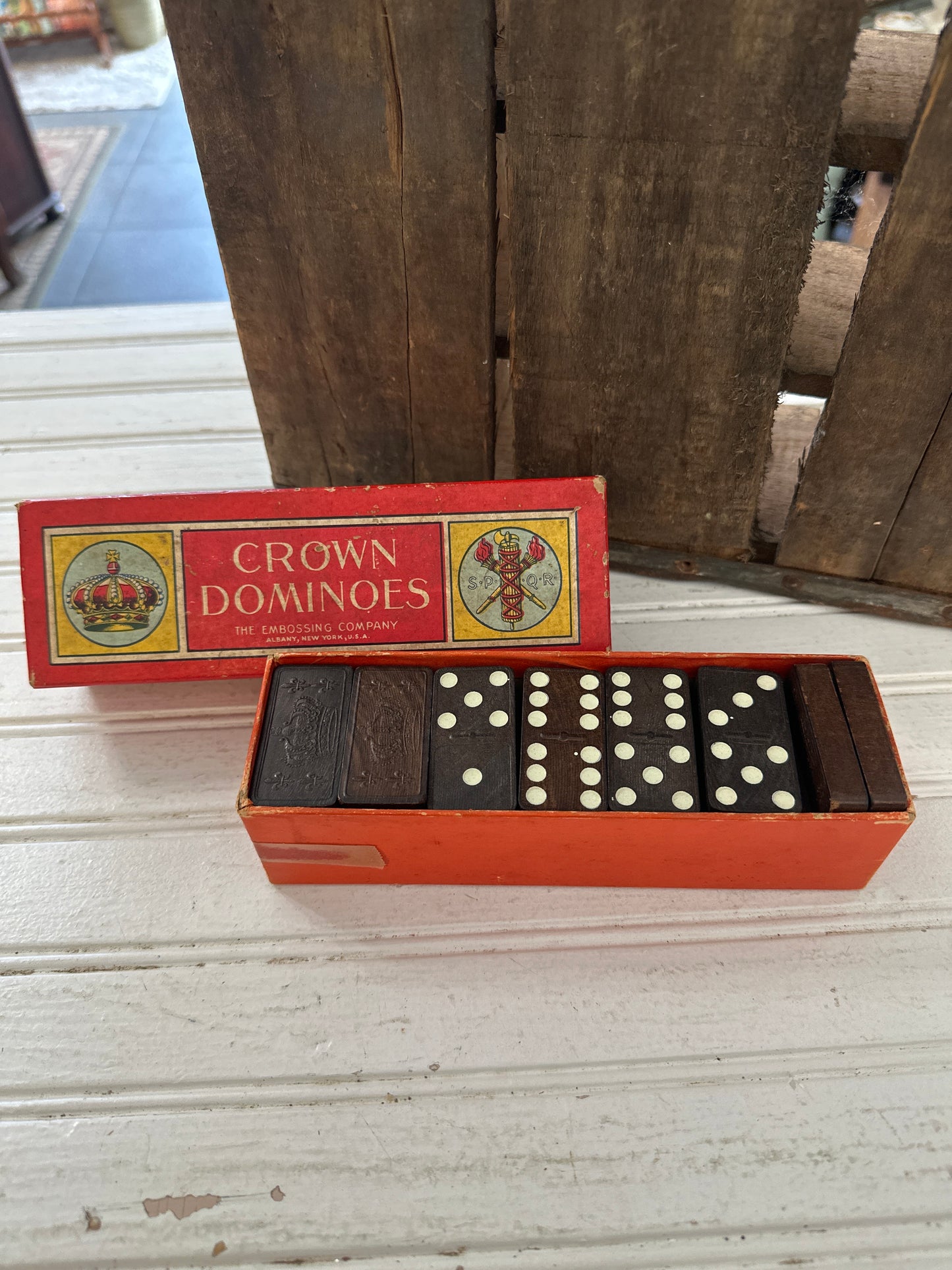 Crown Dominoes