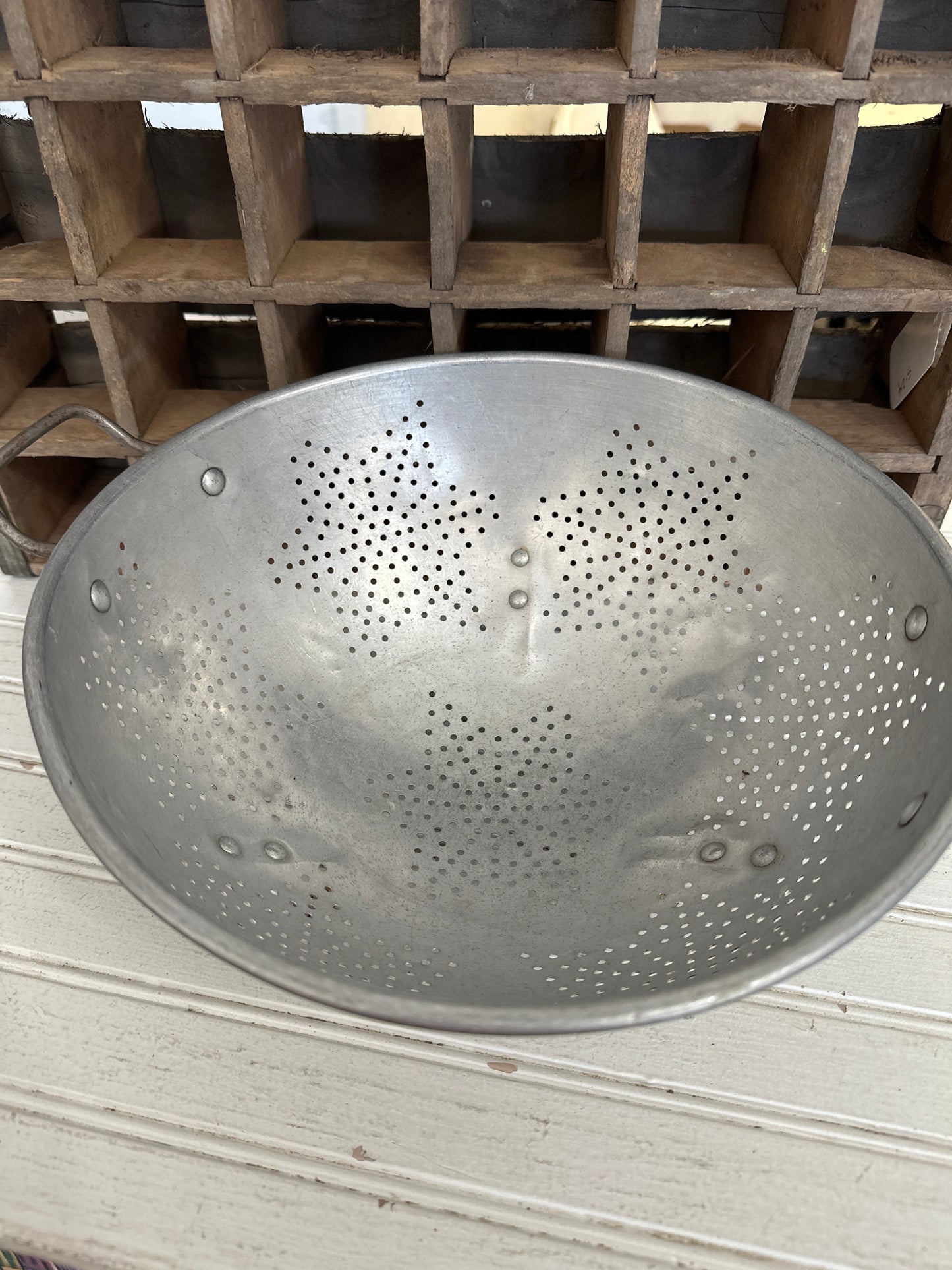 Aluminum colander