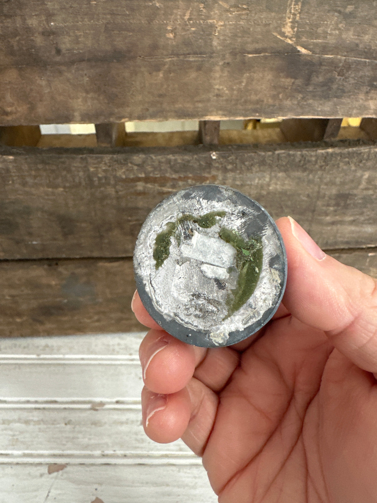 Metal flower frog-grey