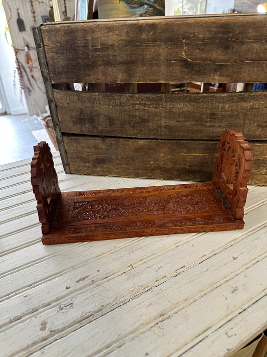 Wooden adjustable bookshelf