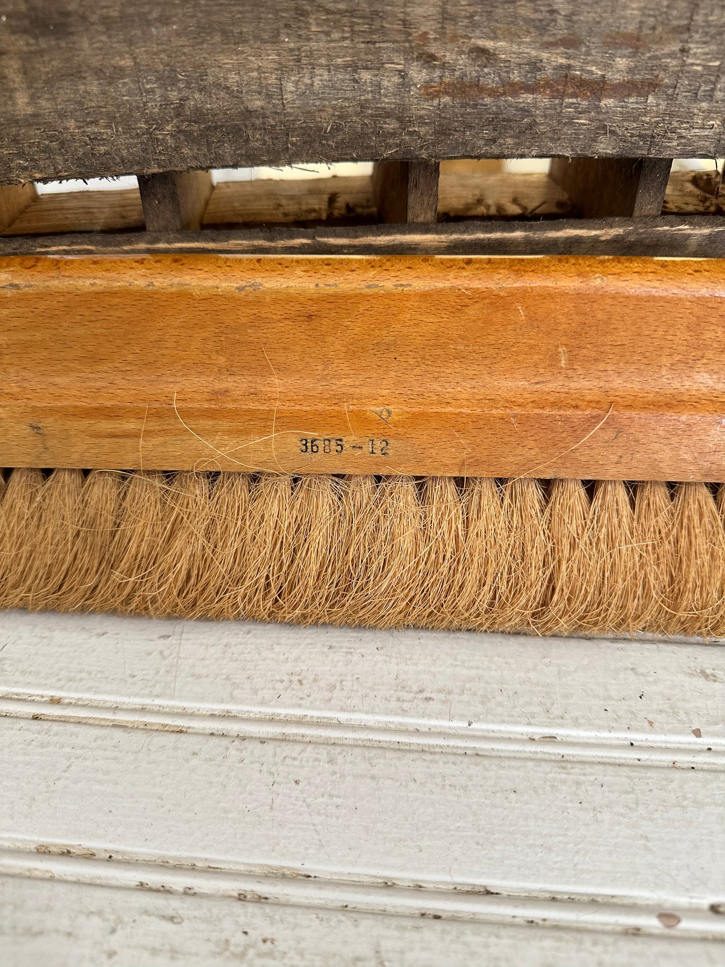 Wall paper brush