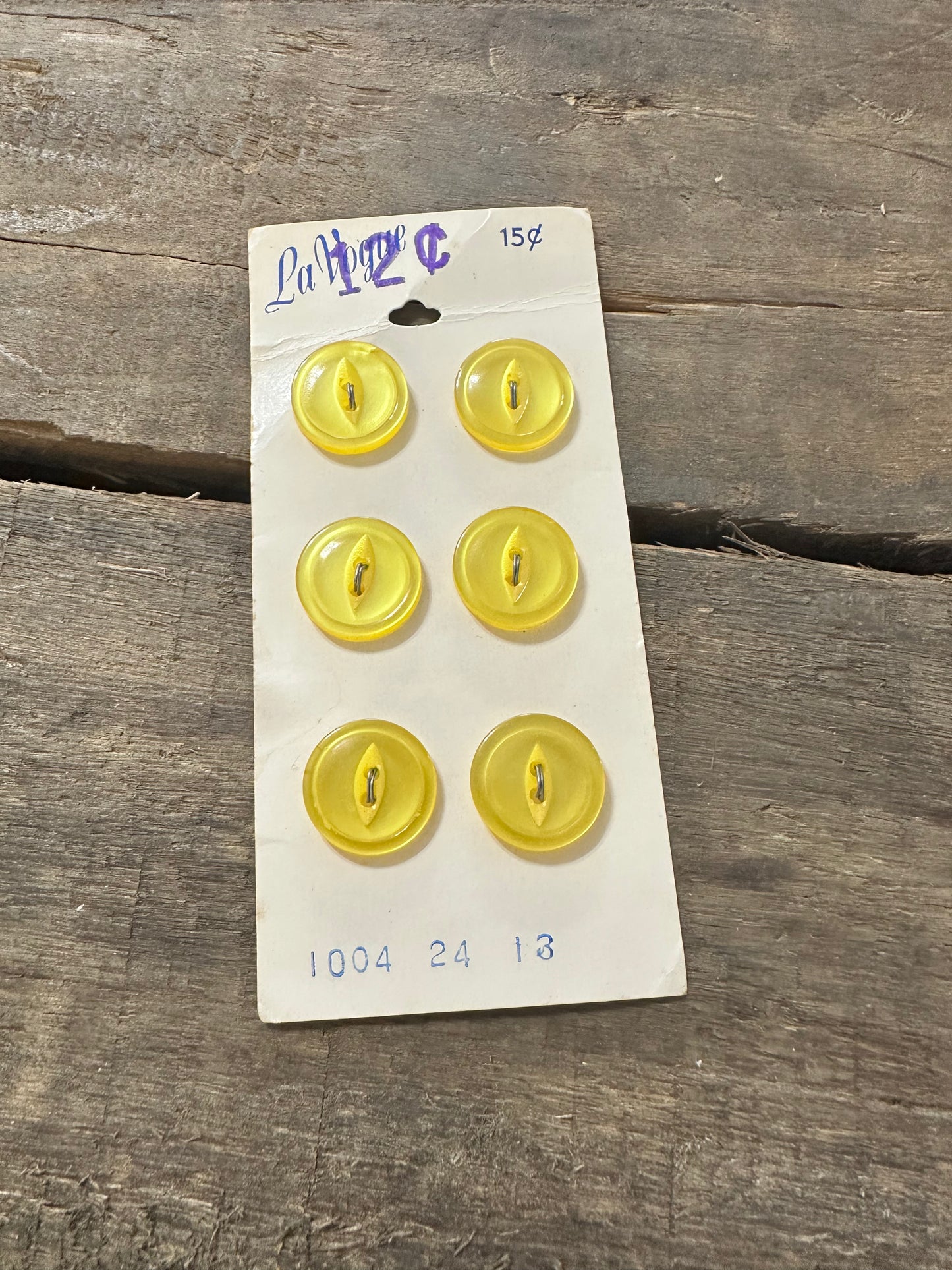 La Vogue buttons