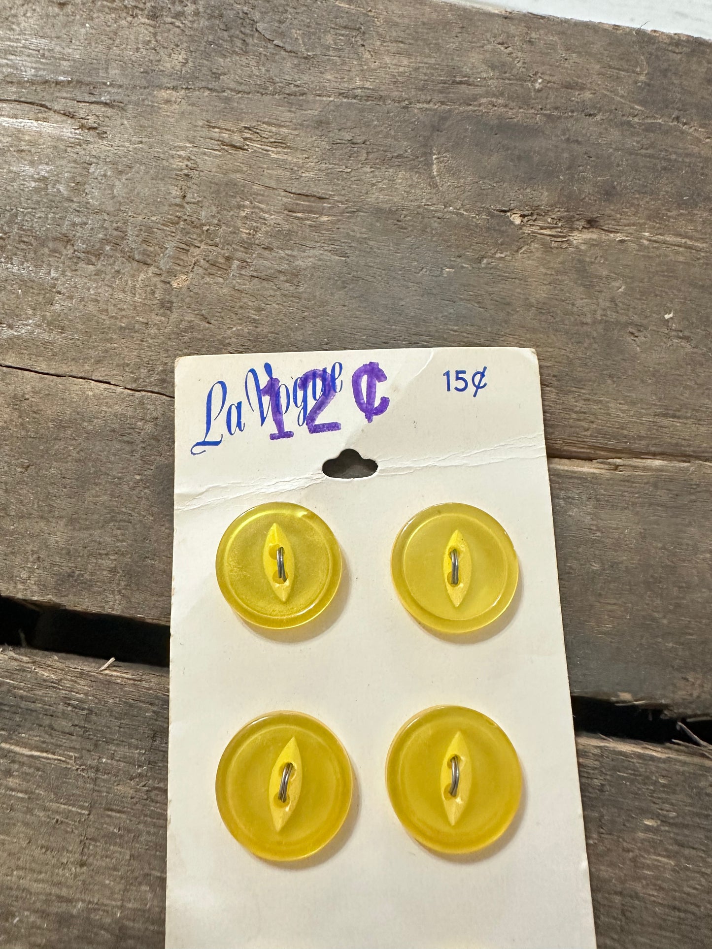 La Vogue buttons