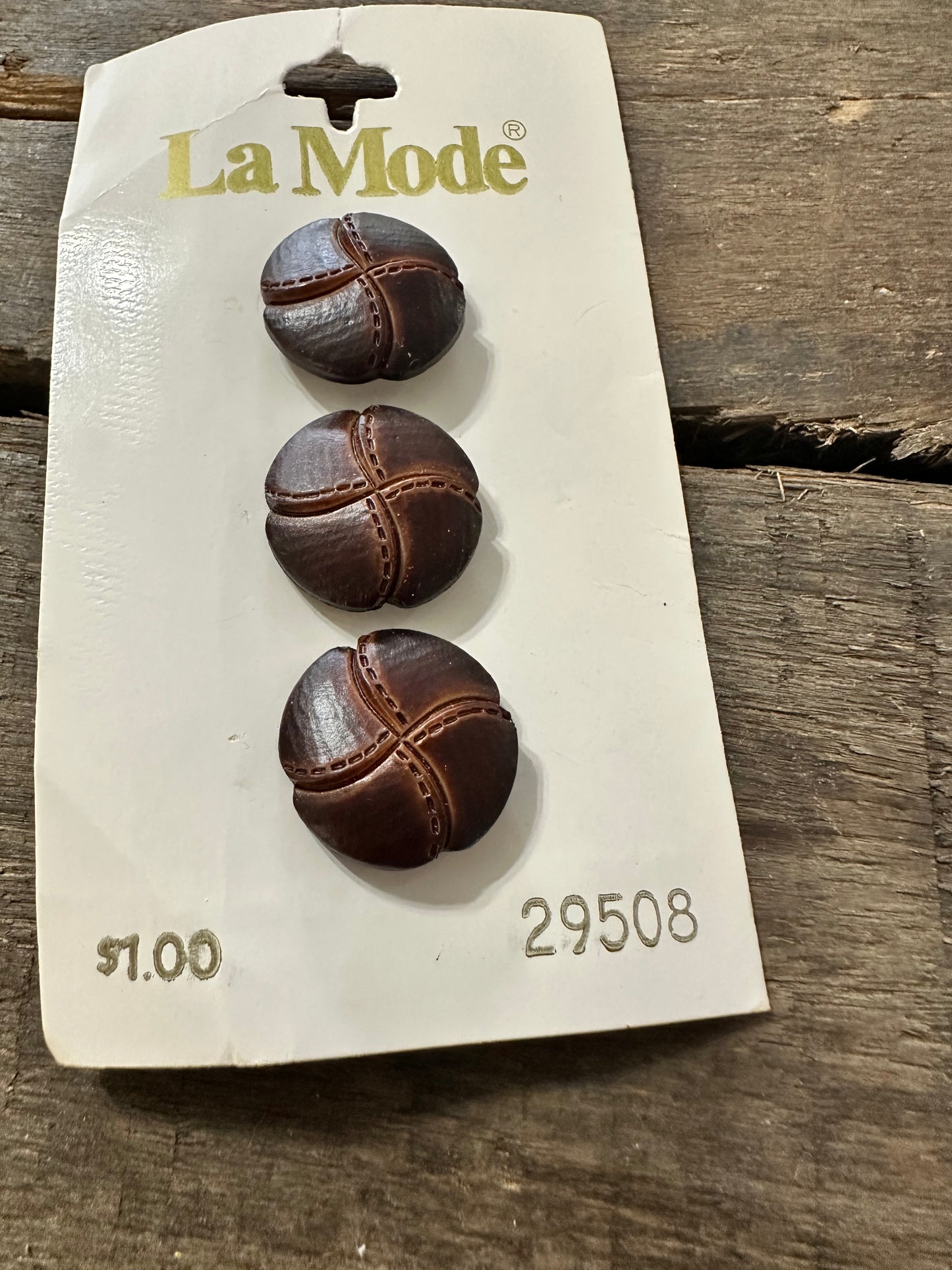 La Mode Buttons
