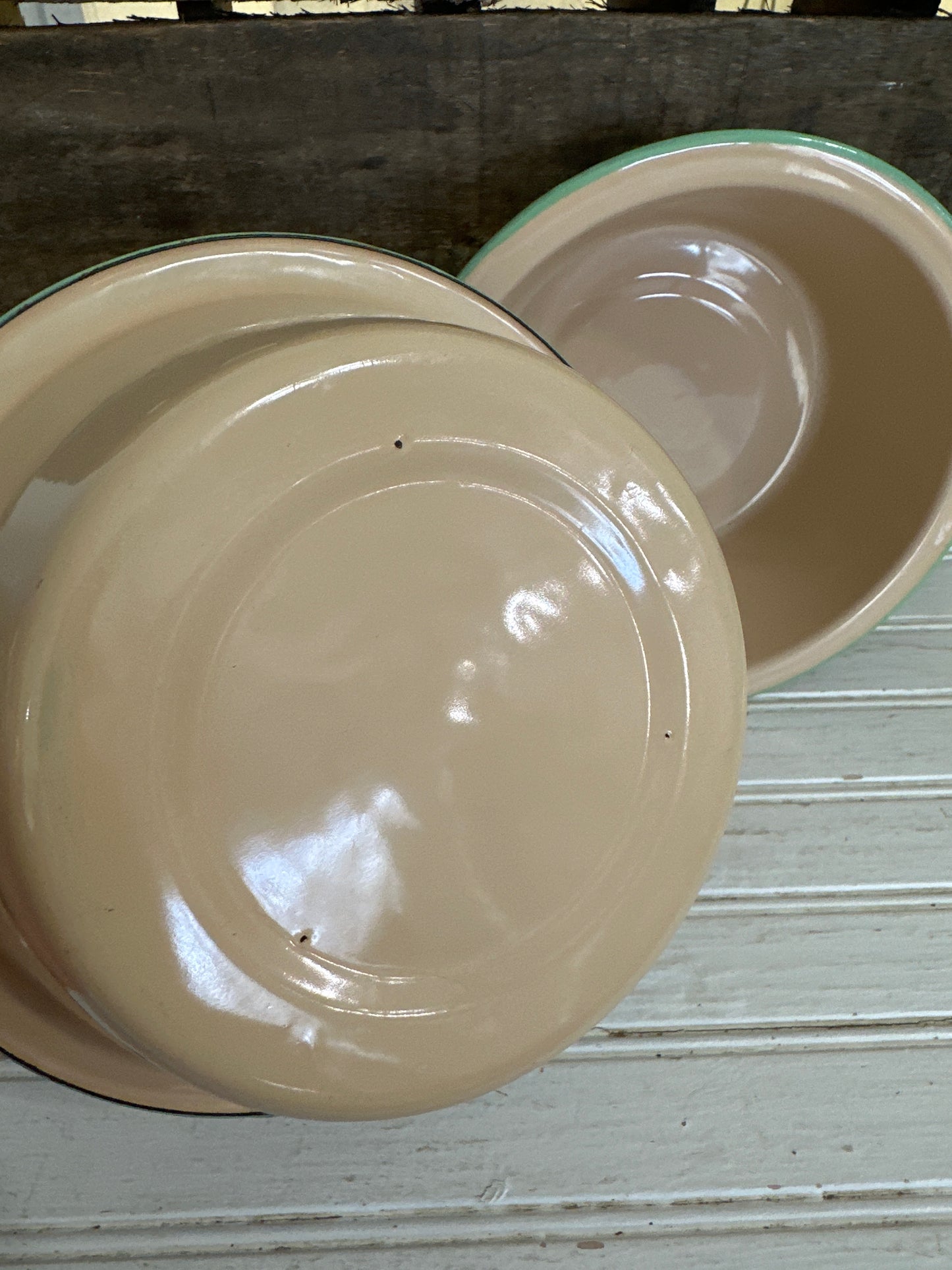 Enamel pan- green edge