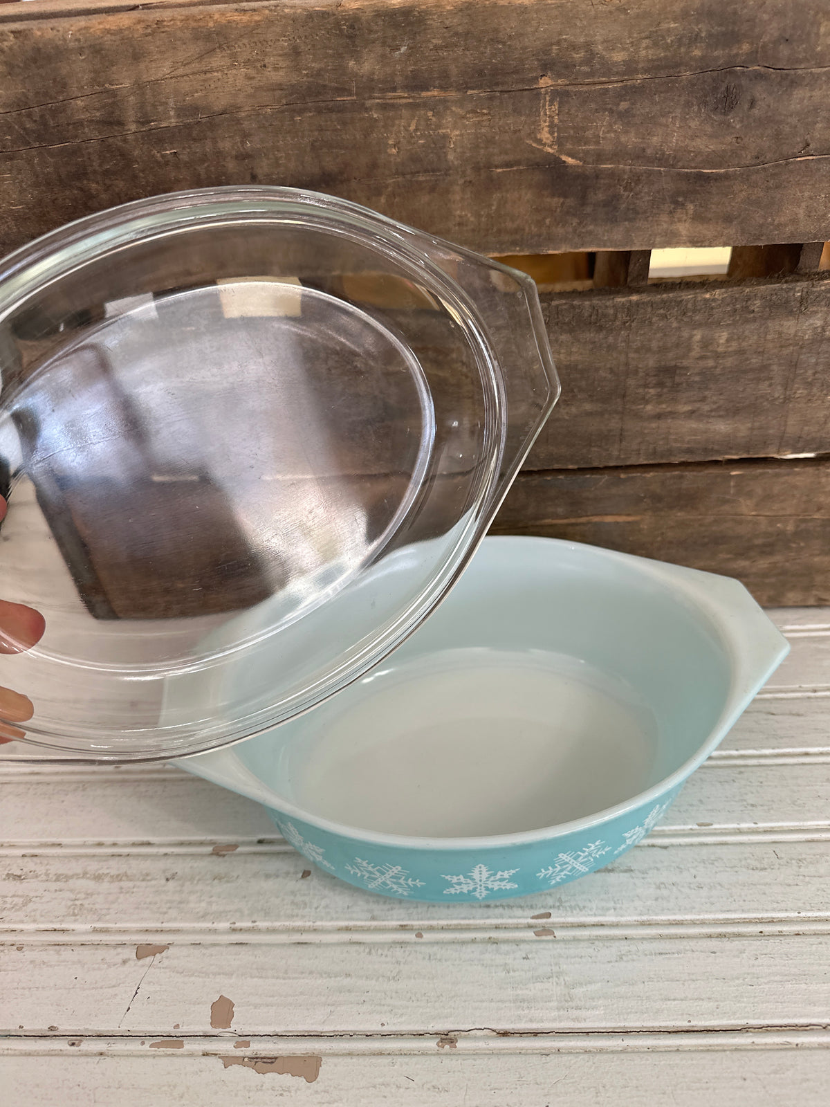 Pyrex Snowflake oval casserole dish with glass lid- local pickup only