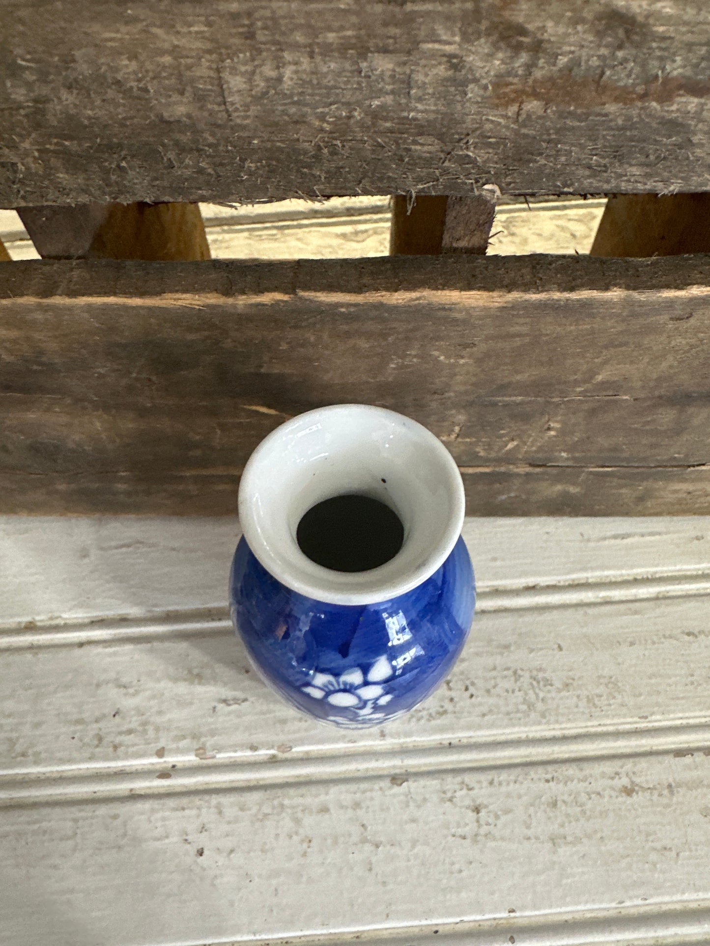 Blue & white mini vase