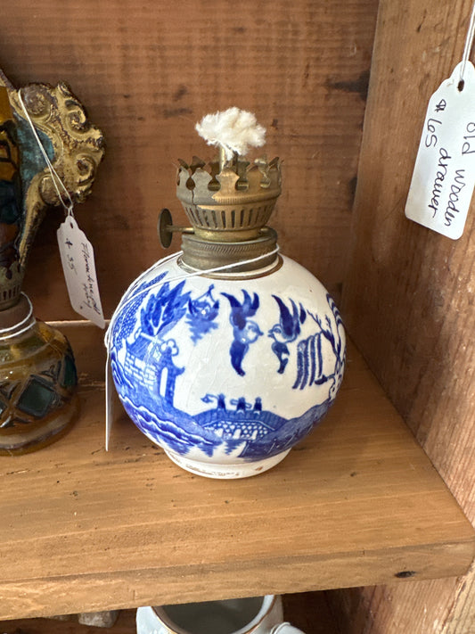 Blue Willow oil lamp