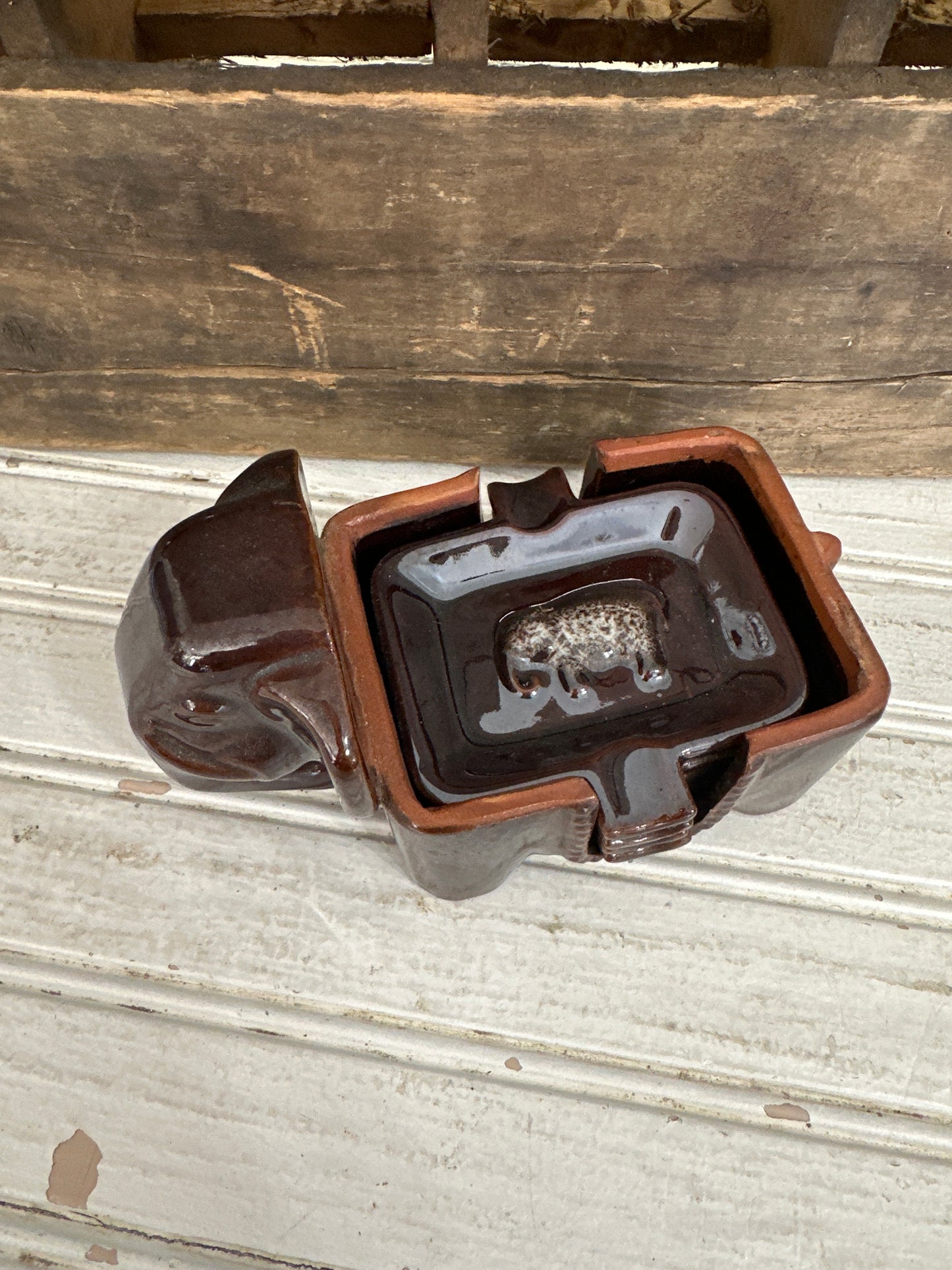 Elephant ash tray holder w/ ash trays