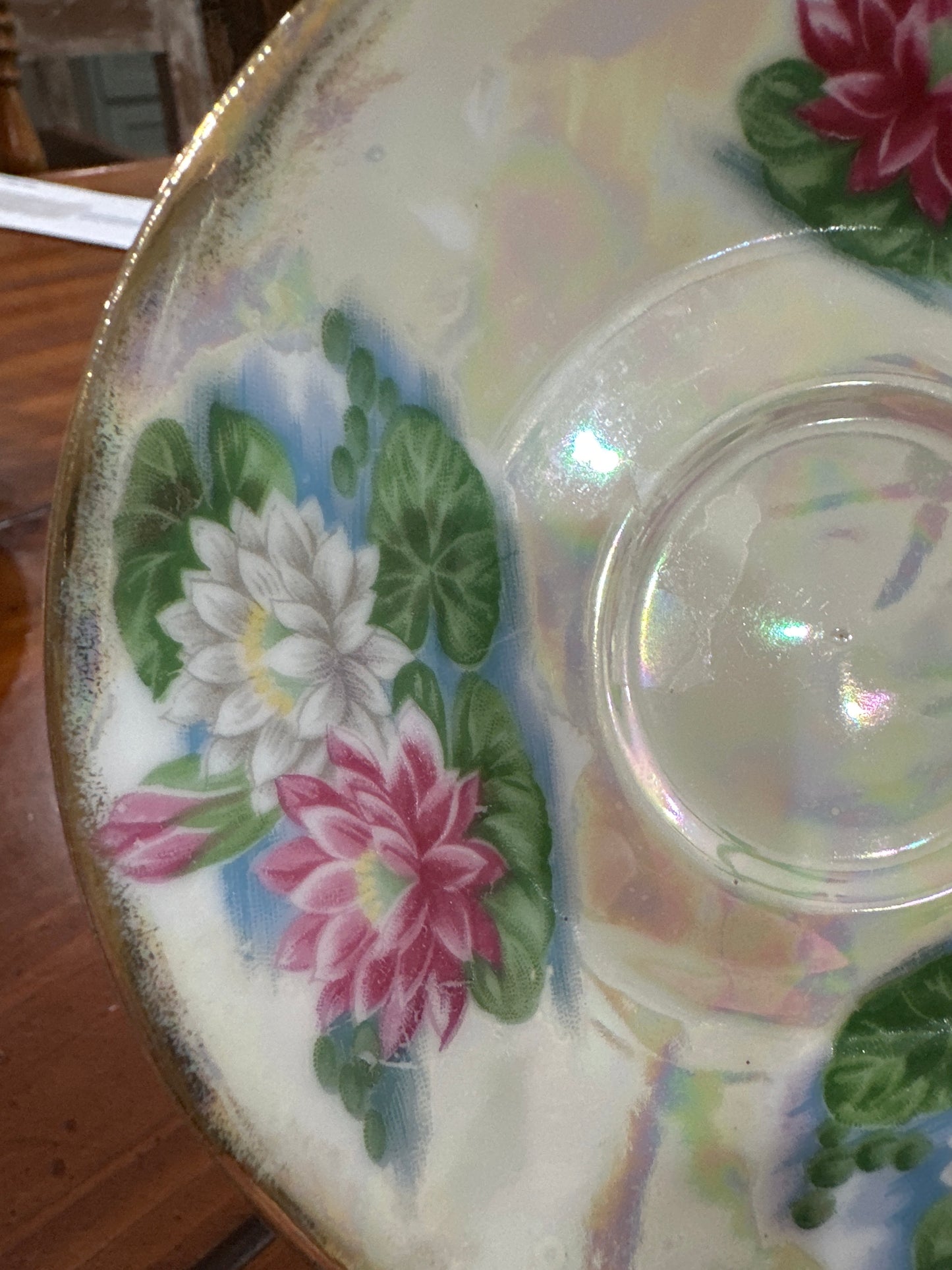 Ucago Iridescent Water Lily saucer
