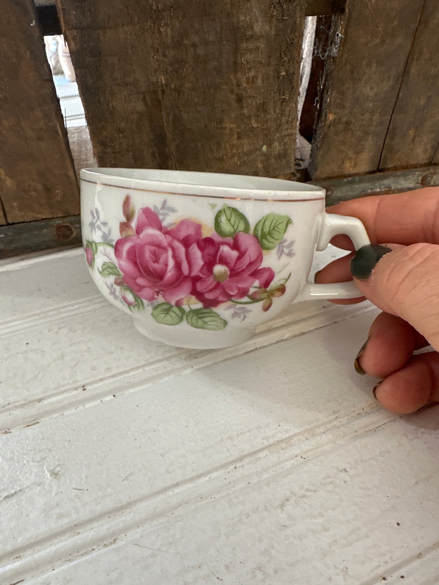 Tea cup w/rose design