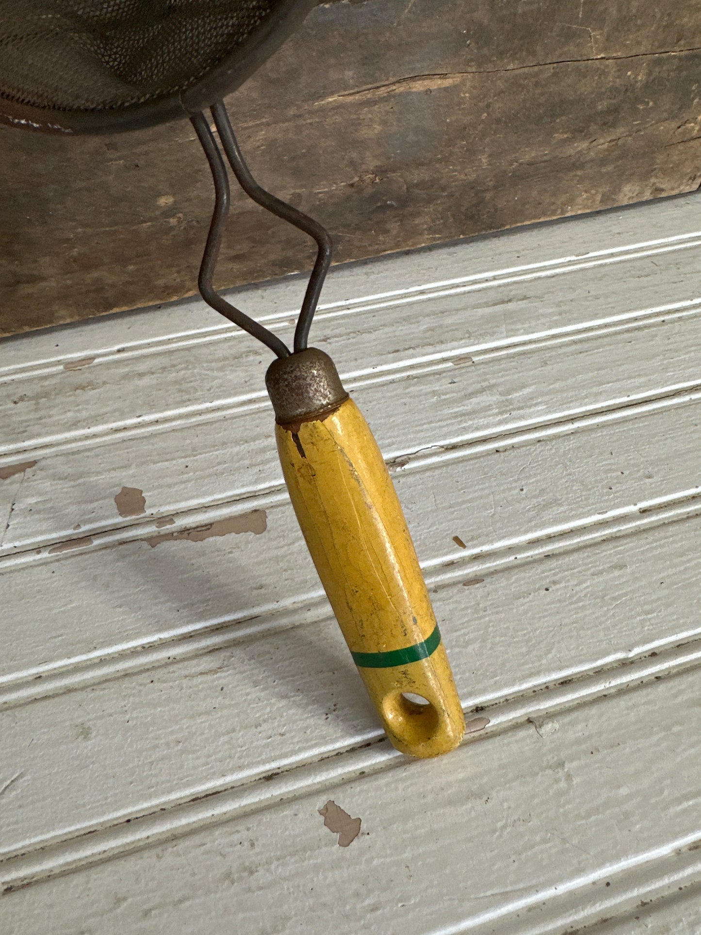 Mesh Strainer- yellow handle