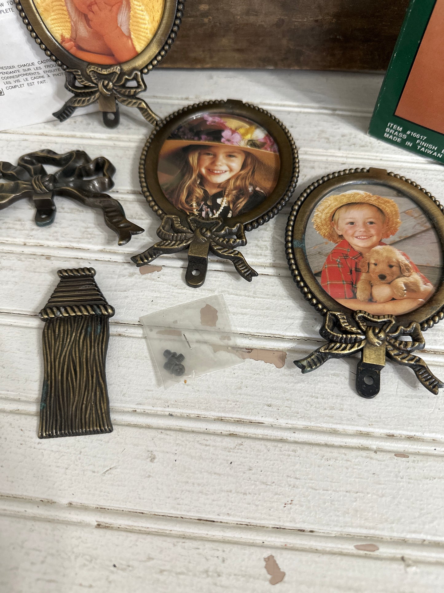 Bow/Tassel frame