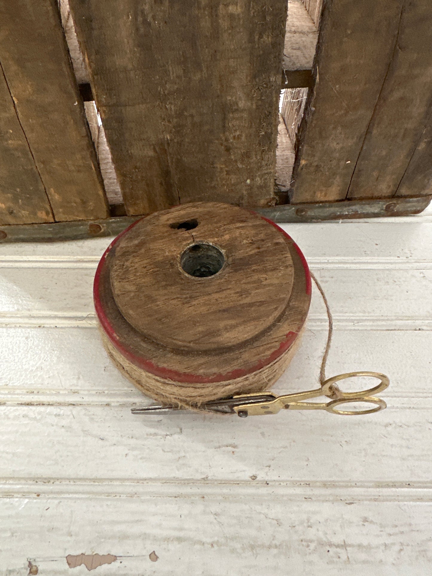 Flat Twine spool w/scissors