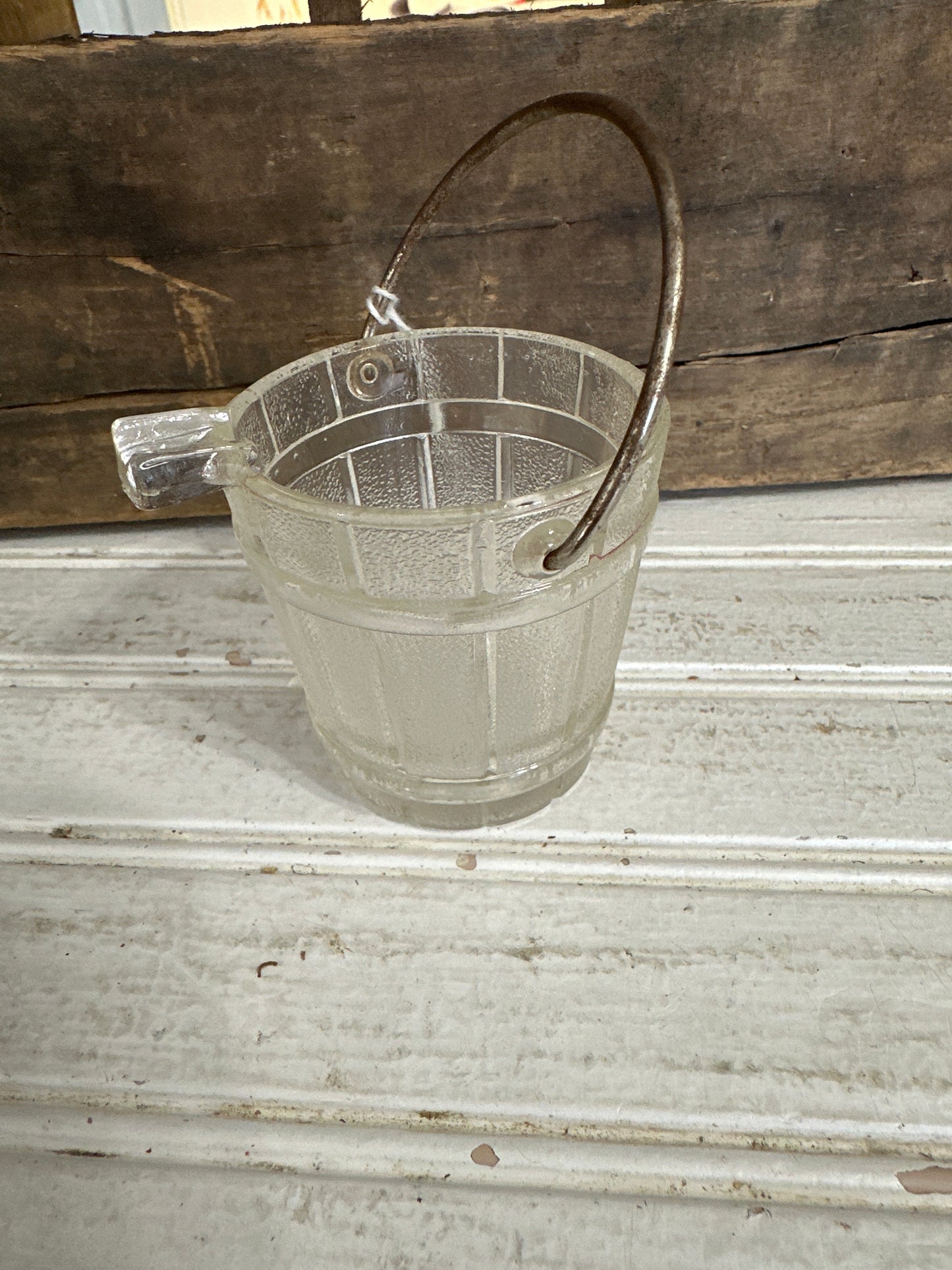 Glass bucket ash tray
