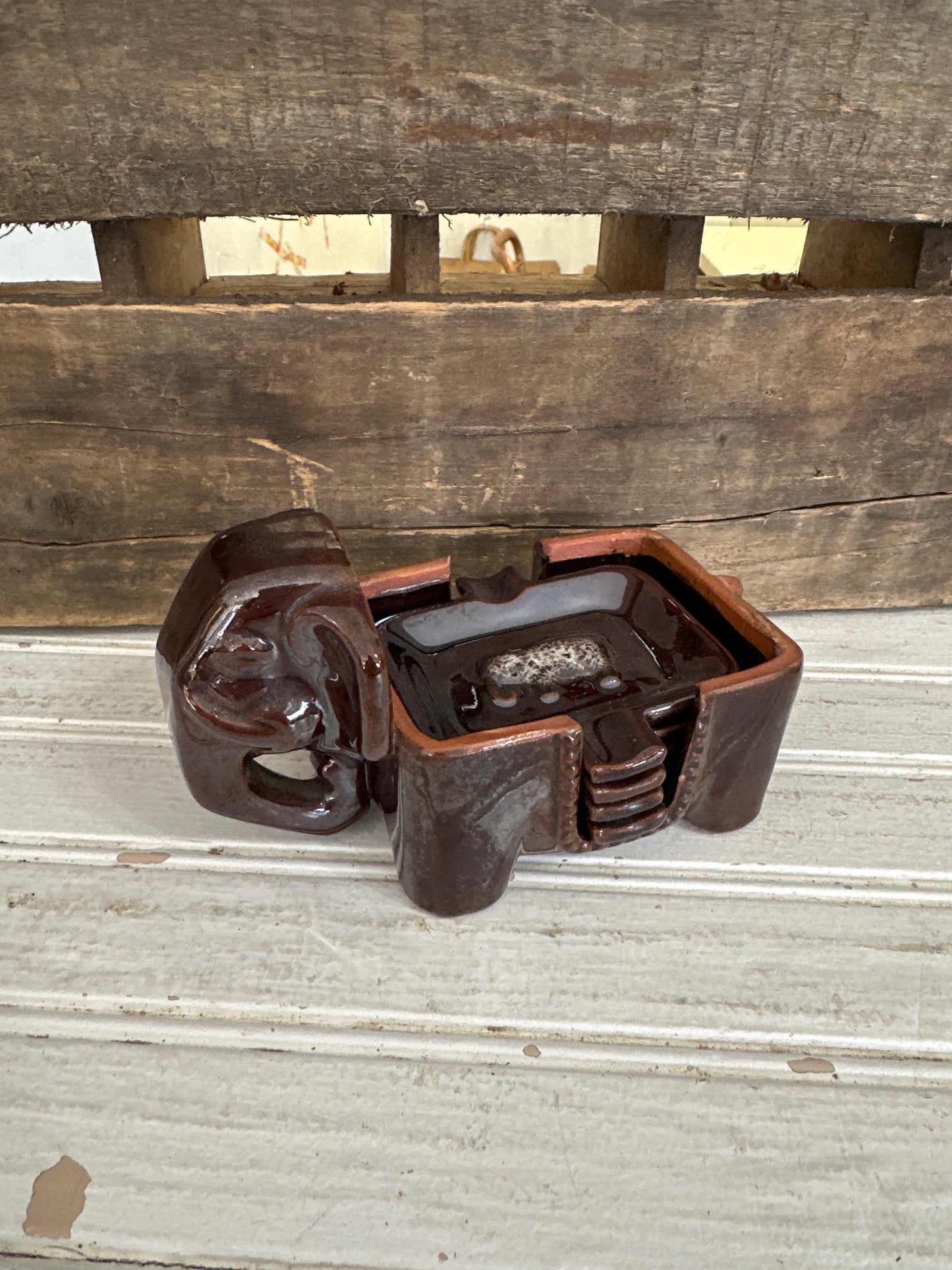 Elephant ash tray holder w/ ash trays