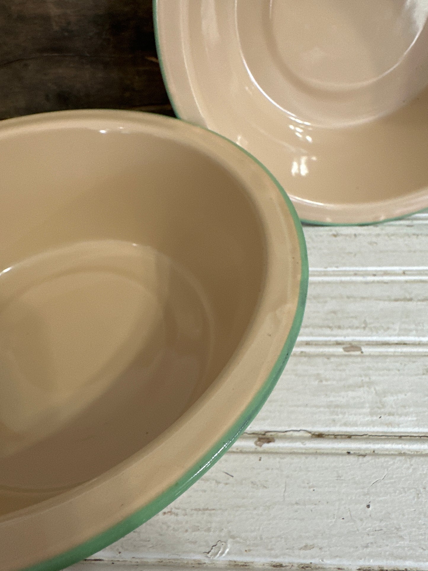 Enamel pan- green edge