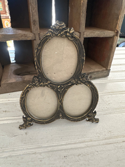 Metal frame- 3 ovals