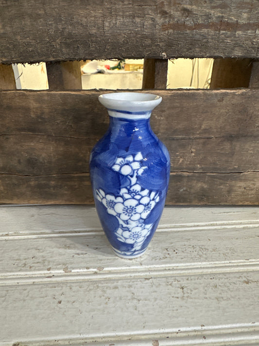 Blue & white mini vase