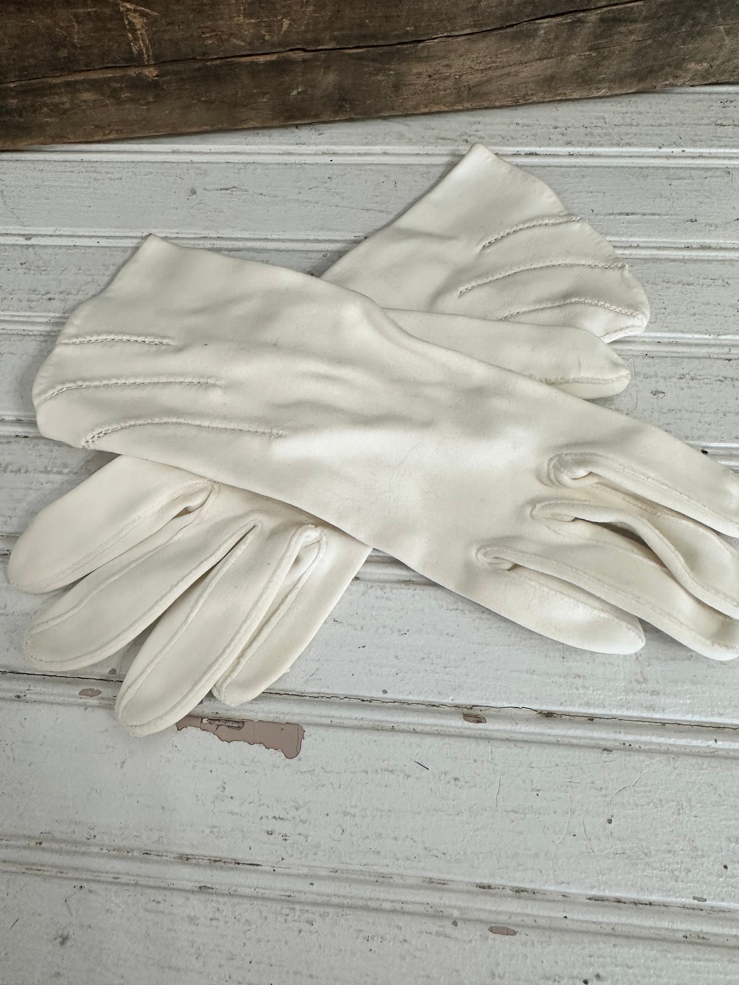 Millay E. Gloves