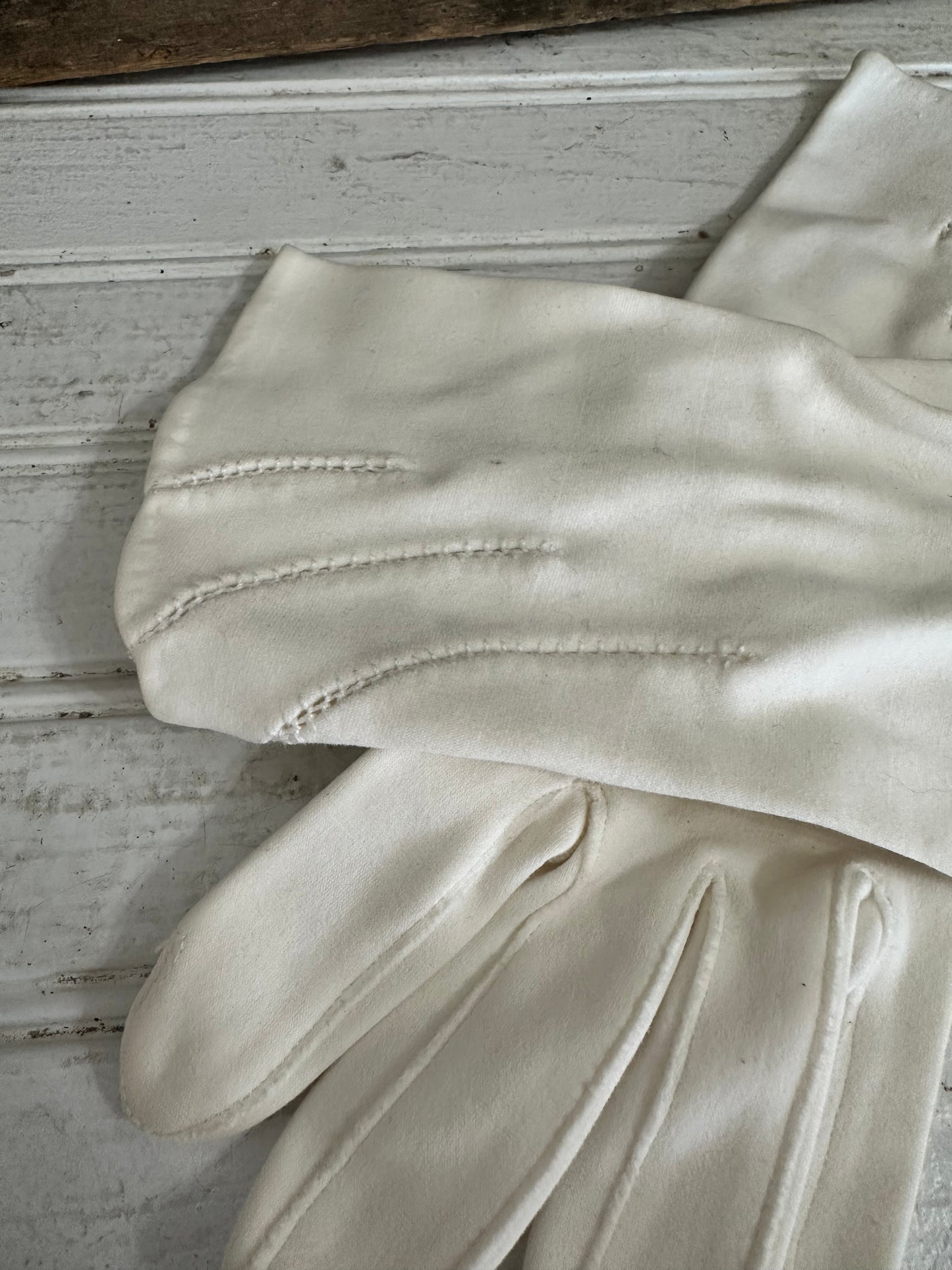 Millay E. Gloves