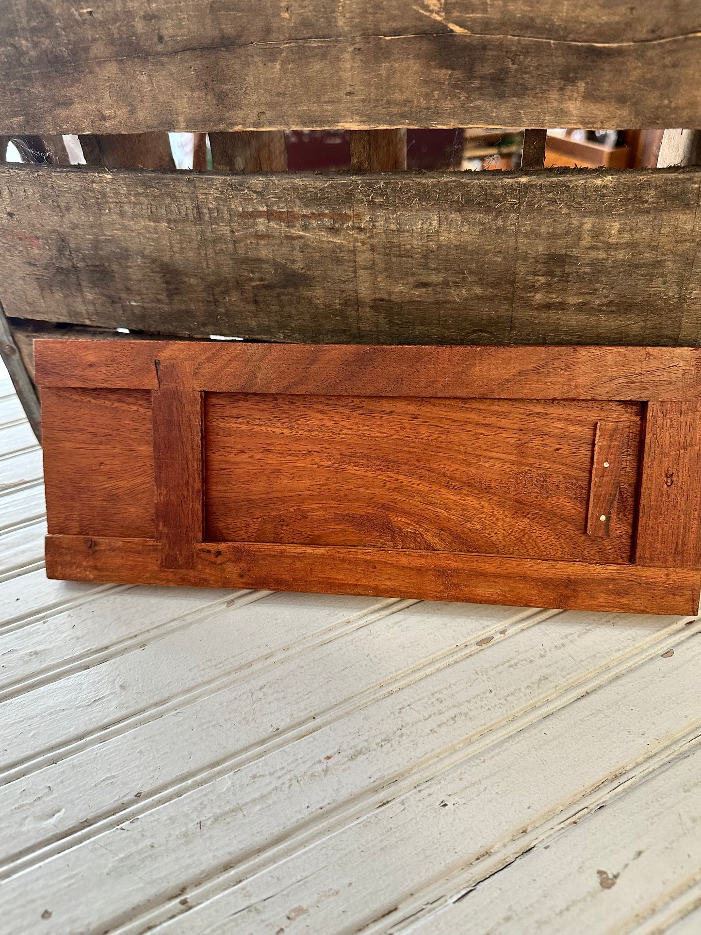 Wooden adjustable bookshelf