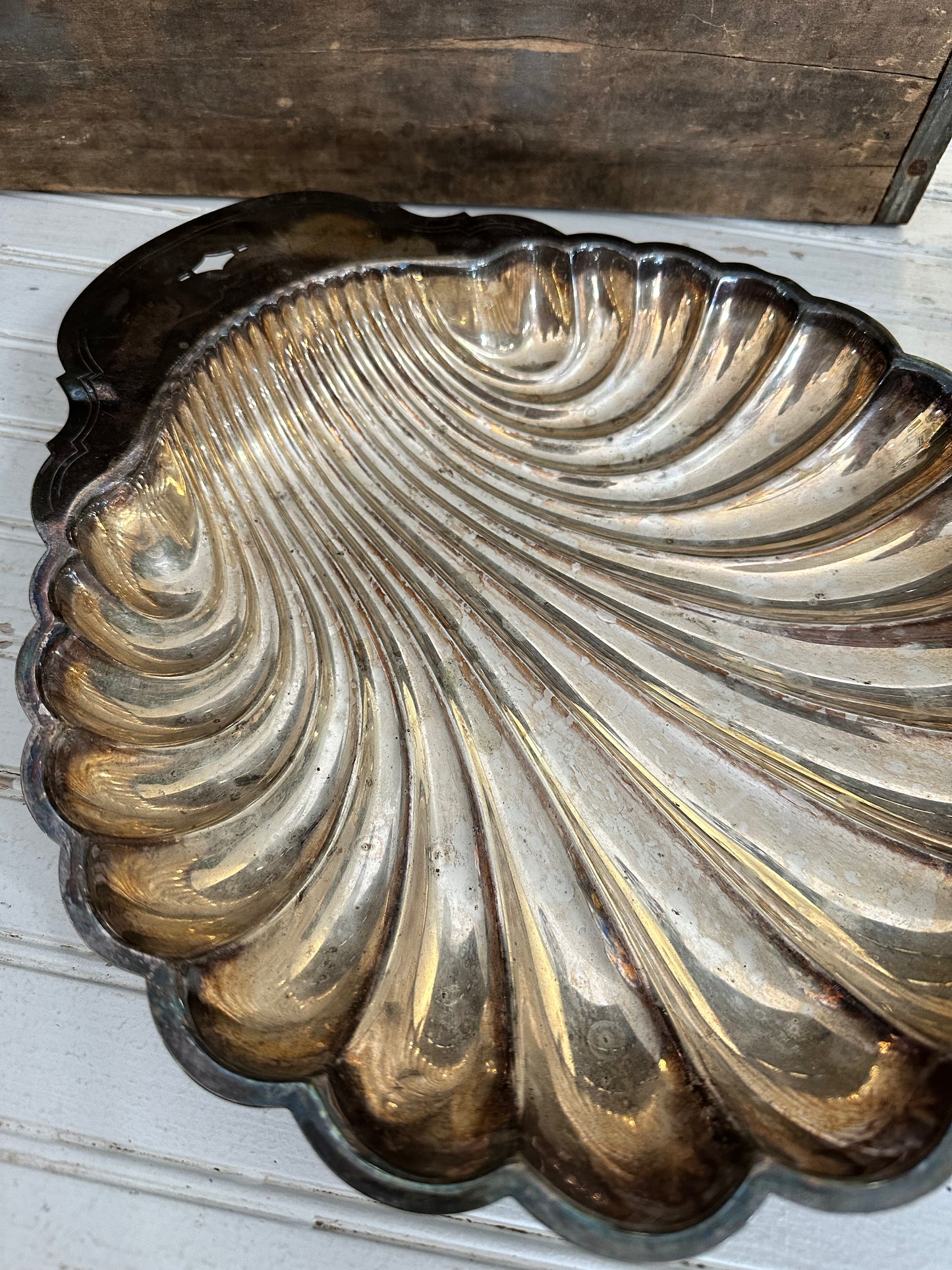 WRogers Silver Plate Shell Serving bowl