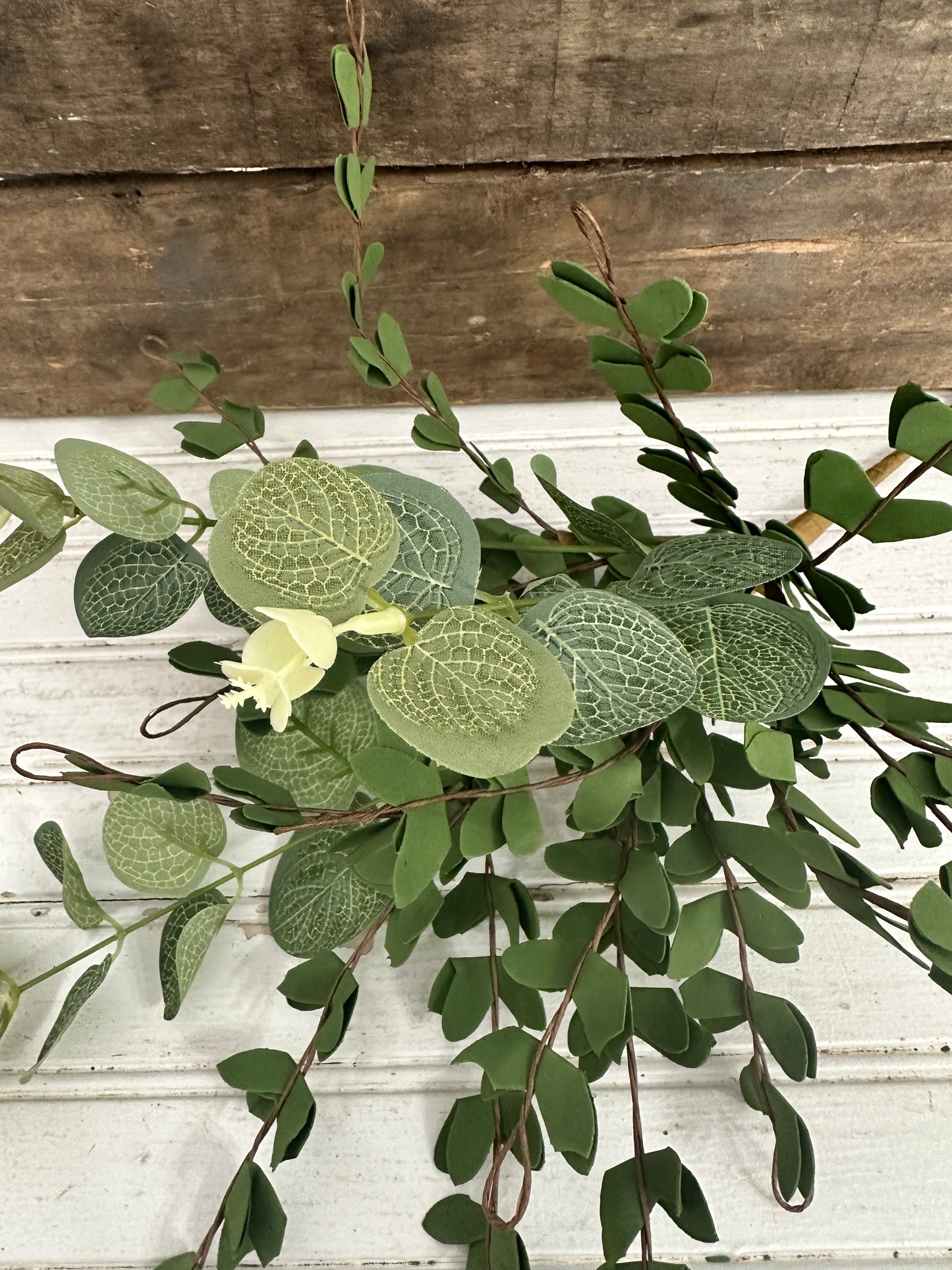 Eucalyptus-mixed greenery pick
