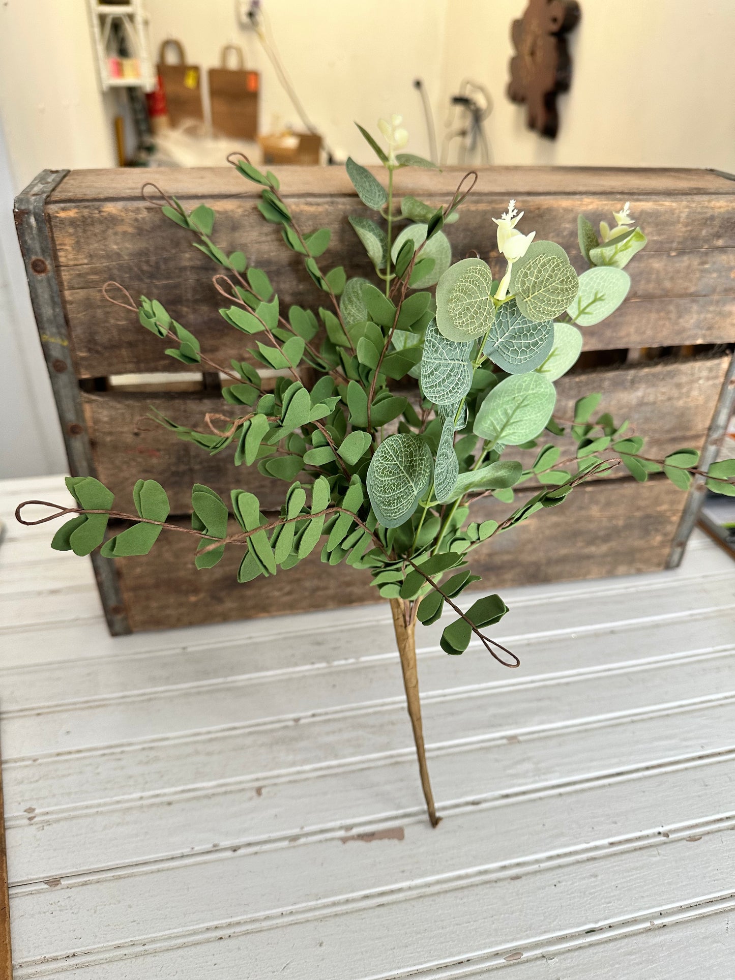 Eucalyptus-mixed greenery pick
