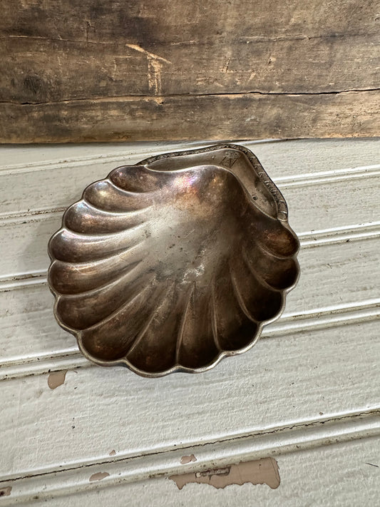 Shell footed dish