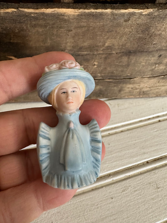 Avon 1982 Victorian lady fashion thimble