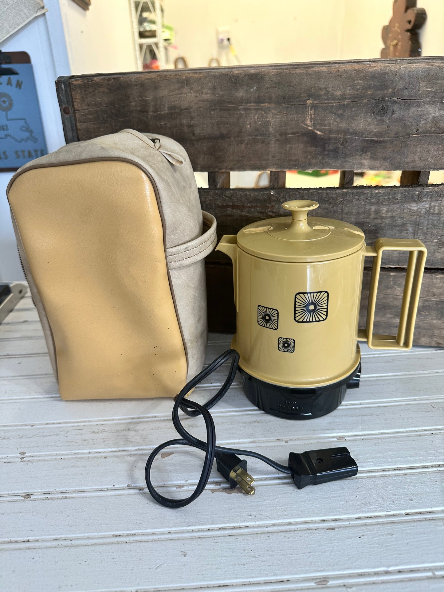 Regal Poly Hot Pot with travel bag