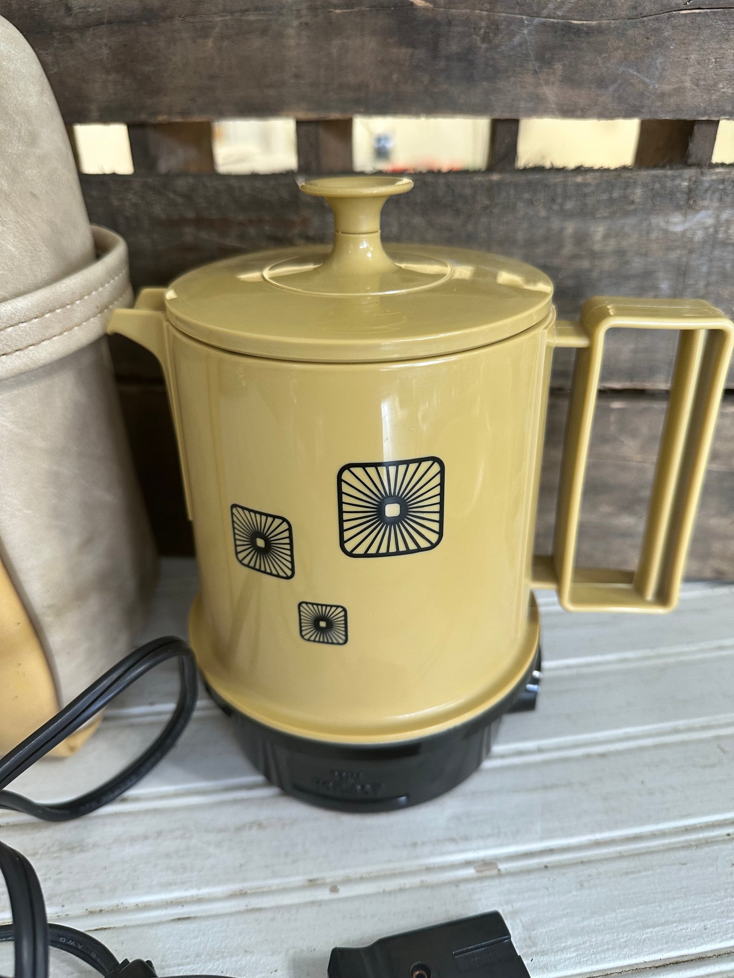 Regal Poly Hot Pot with travel bag