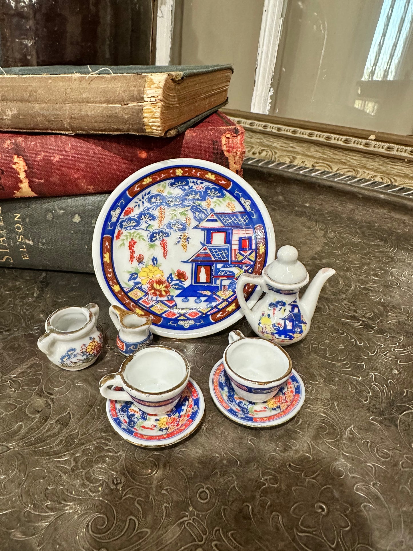 Asian design mini tea set