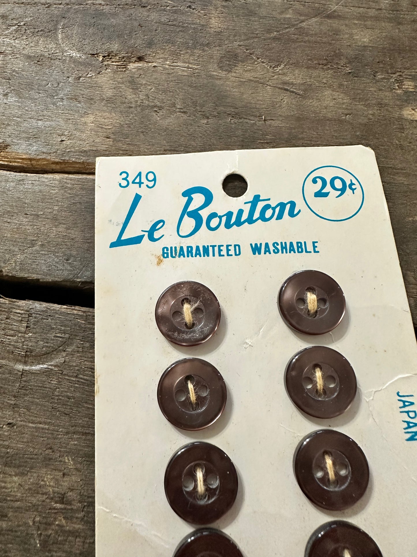 Le Bouton buttons