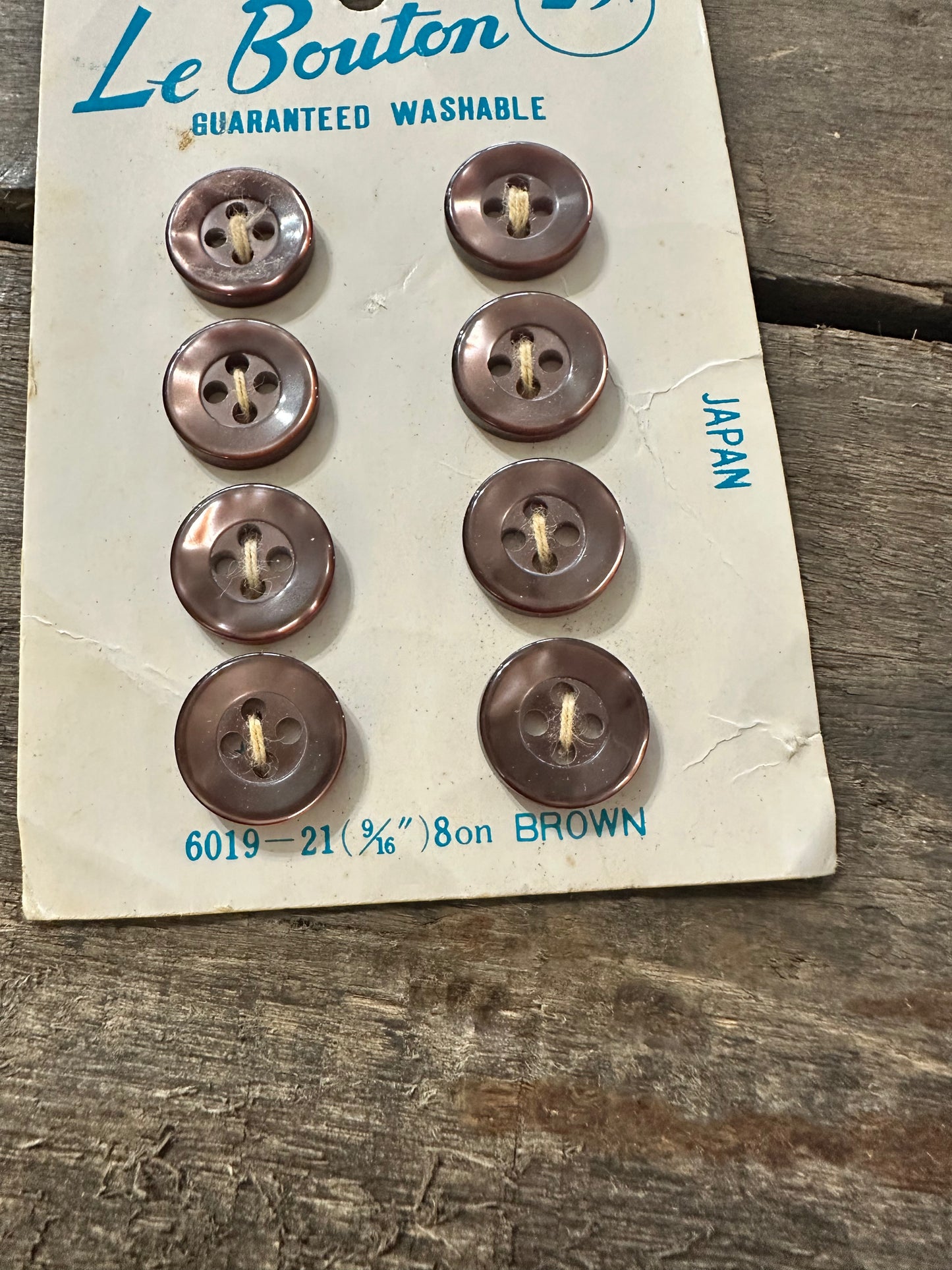 Le Bouton buttons