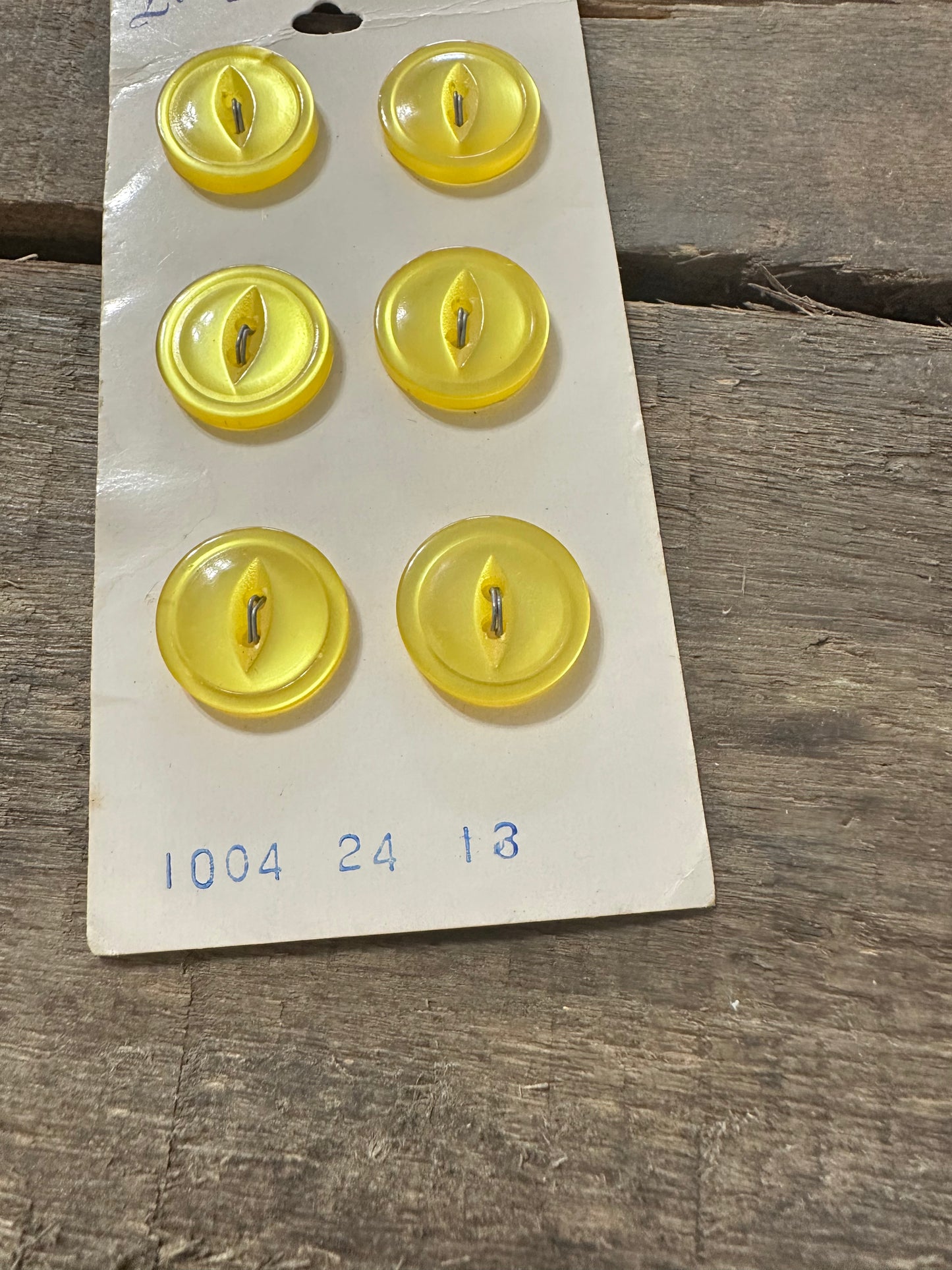 La Vogue buttons