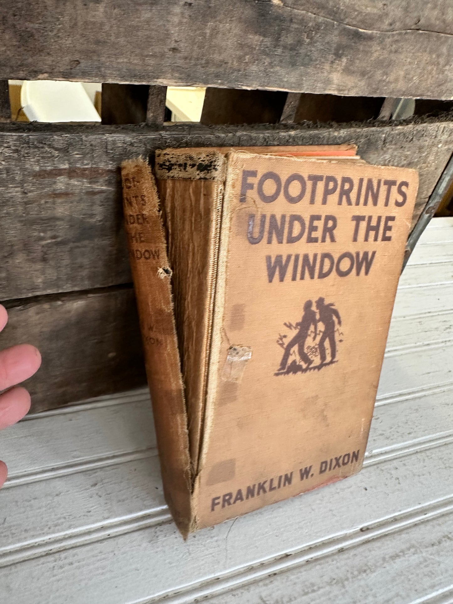 Footprints under the Window-Hardy Boys