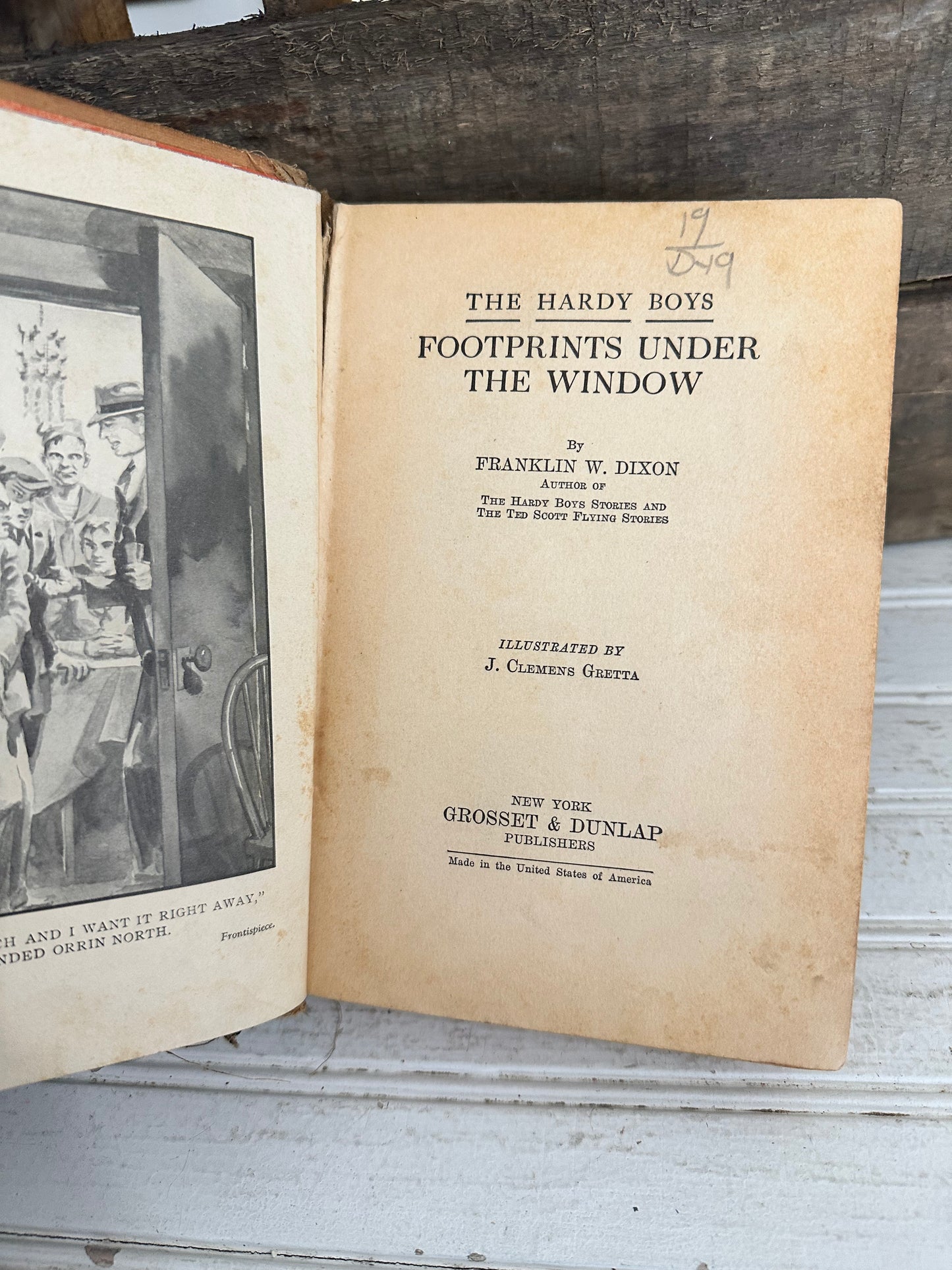 Footprints under the Window-Hardy Boys